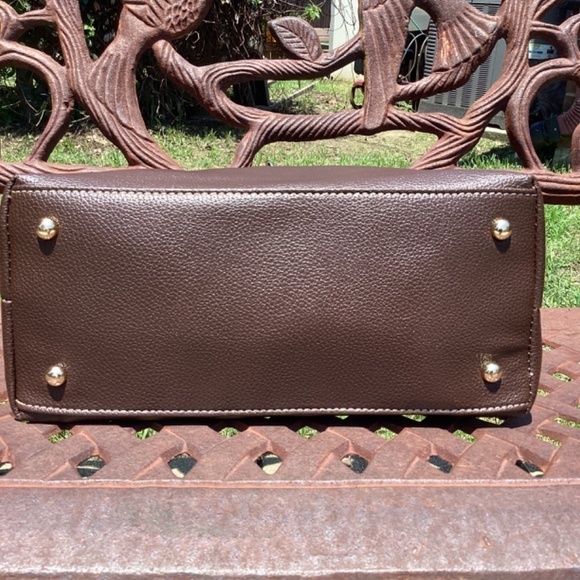 NWOT Vegan Leather Mahogany Brown Hook Close GoldTone Hardware Tote/Shoulder Bag - Picture 7 of 10
